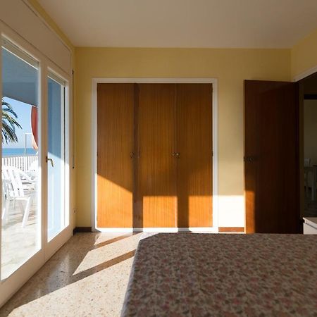 Apartamento En 1Era Linea Mar Con Terraza De 25M2 Castelldefels Dış mekan fotoğraf