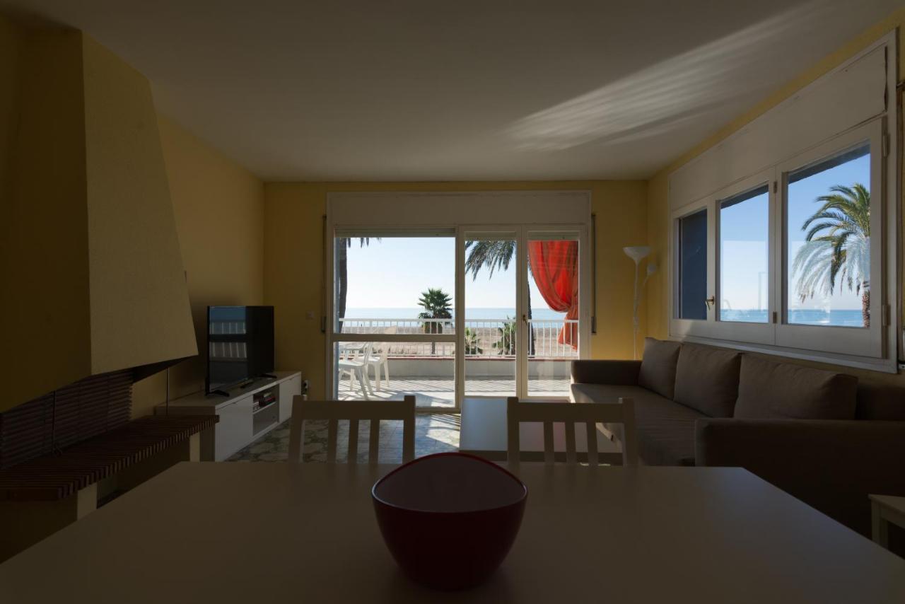 Apartamento En 1Era Linea Mar Con Terraza De 25M2 Castelldefels Dış mekan fotoğraf