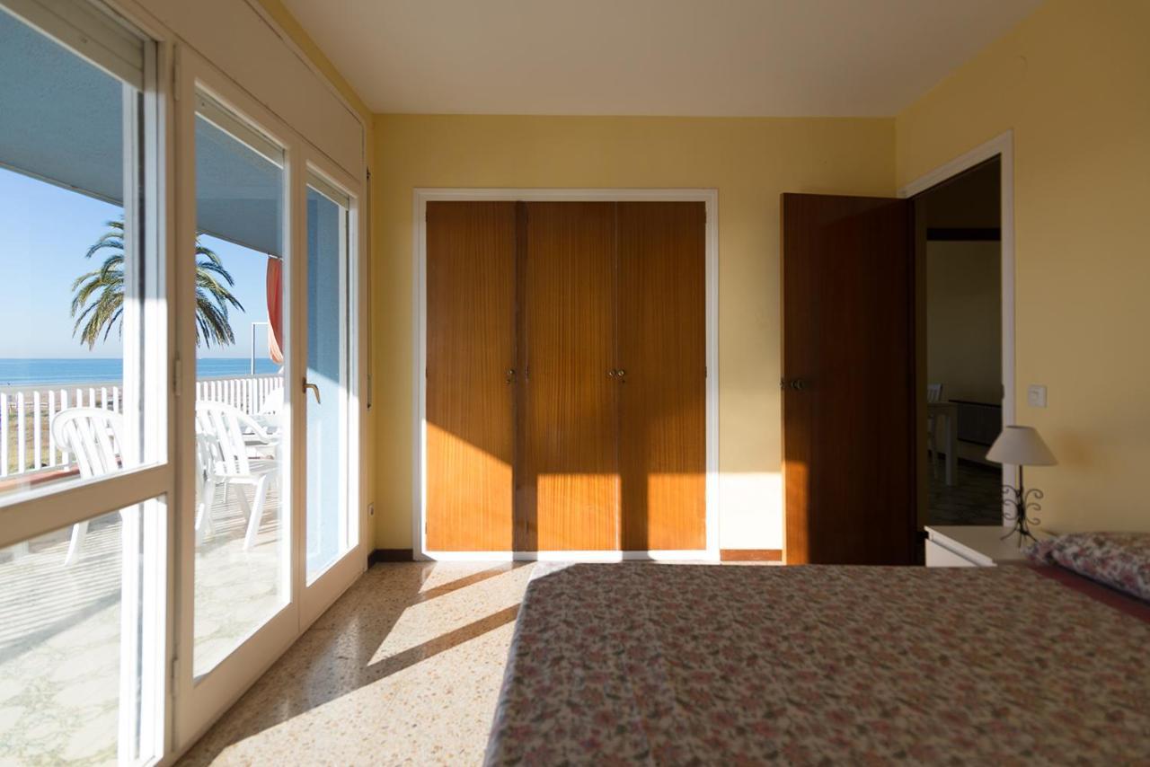 Apartamento En 1Era Linea Mar Con Terraza De 25M2 Castelldefels Dış mekan fotoğraf